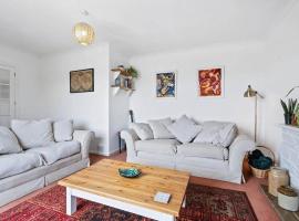 Peaceful Home in Looe with Stunning Views, hotel u gradu Lu