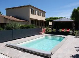 Nice villa with pool in Eyguieres Alpilles 6 people