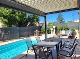 Pleasant detached villa with private swimming pool for 6 people in Lauris - Luberon.