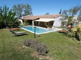 Family house with private pool in the countryside of Les Taillades, in the Luberon Park