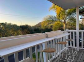 Beach House to chill Marcoola, Hotel in Marcoola