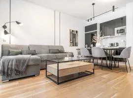 Central apartment with Picasso vibes by REMS