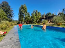 Casa con Piscina y Cama elástica, hotel in Puerto Varas