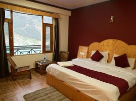 Krishana Cottage A Pure Veg !!!300 m From Hadimba Temple!!!Balcony Rooms!!!Veg Restaurant!!!Couple Friendly!!!Family Cottage!!!, Hotel in Manali