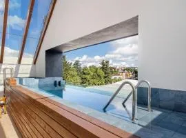 Elegância e Conforto com Piscina Aquecida by Achei