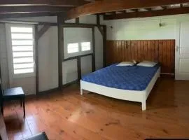 Bungalow accueillant à Le Diamant avec piscine partagée