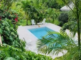 Bungalow accueillant à Le Diamant avec piscine partagée
