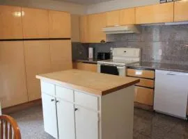 Vineyard & Craft House - Rare 6 bedroom Gem in Picton