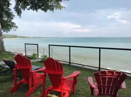 Sakura Cottage - Serenity on PEC Waterfront