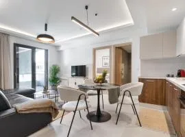 Comfy Apt terrace and parking 800m to old town and beach