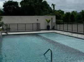 W39 Comfort Suites - Kingston - pool