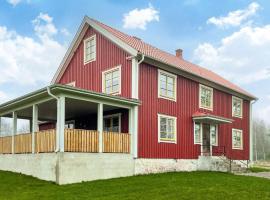 4 star holiday home in KARLSKRONA, ξενοδοχείο σε Karlskrona