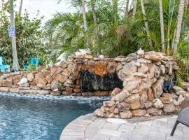 Grotto Pool House, 3 bed, 2 bath, IMG 3 miles, AMI