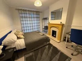 Lodge Causeway 4 bedroom house