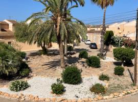 Studio Cielo- pool, wi-fi & more, ξενοδοχείο σε Los Urrutias