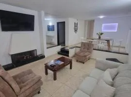 House familie and groups 5 min from the airport
