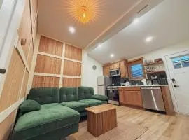 Stylish 2 BR 1 BA Apartment - Steps to the Ocean - Hidden Gem
