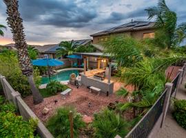 Relaxing Home with Pool BBQ & Game Room in Surprise, hotel v destinaci Surprise