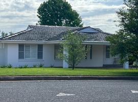 Narrandera Retreat, villa en Narrandera