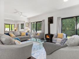 Jasmine House - Pet Friendly with Swimming Pool, hotel u gradu Beri
