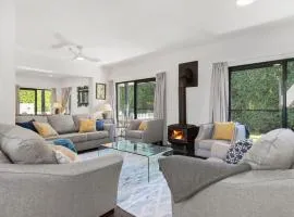 Jasmine House - Pet Friendly with Swimming Pool