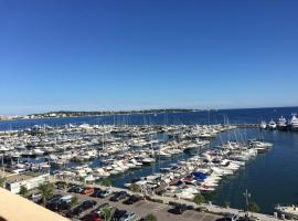 Amazing View Port Golfe-Juan and Garage, rental pantai di Golfe-Juan