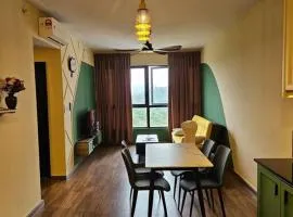 Gaia Residences Bandar Gamuda Gardens, Cozy Retreat with Mountain Views
