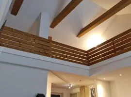 Sarahs Village Apartment - Billiard und Kamingeflüster