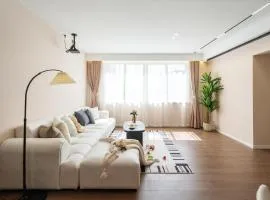 Third bedroom with high-rise view in Wanti Pavilion