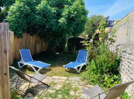 Ol&eacute;ron Central, caba&ntilde;a en Saint-Pierre-dʼOl&eacute;ron