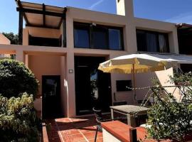 Portopollo sea view apartment Zero budget, hotel in Palau