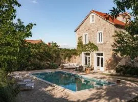Villa Estelle, Timeless Design in Ancient Stone