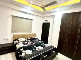Cozy 2BHK with Balcony & Kitchen