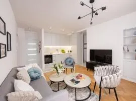 Pulawska Residence Mokotów 2-bedroom & living room, balcony & free parking on site