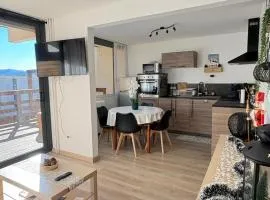 T2 lumineux avec terrasse lisière de forêt