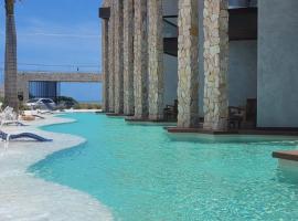 Villa de casas a beira mar piscina praia，阿拉卡茹的有熱水按摩池的飯店