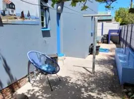 Lighthouse Cottage stone's throw from the beach