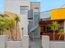 Entire studio with balcony