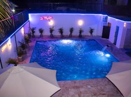 Villa Sol Taino, Hotel en Boca chica, 5 minutos del Aeropuerto Internacional las Américas, hotel poblíž Letiště Las Americas - SDQ, La Golondrina