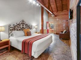 Wimberley Log Cabins Resort and Suites- Unit 3, ξενοδοχείο σε Wimberley