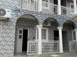 Grumpy Awa，Sere Kunda的有停車位的飯店