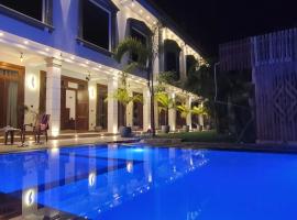 Crown Breeze, hotell med basseng i Ahangama