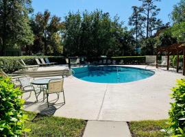 Harbour Oaks, Unit 211, Hotel in Demere Park