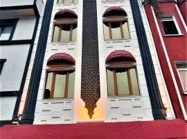 By Historial Hotel Due