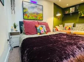 11 Impressive and Spacious Studio Sleeps 4