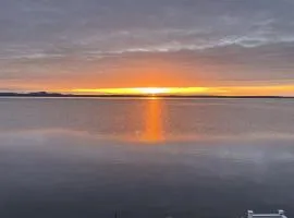 GRANDVIEW LAKEFRONT LIMIT 9 villa