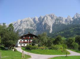 Bio-Bauernhof Rettenbachgut, hotel s parkiralištem u gradu 'Werfen'