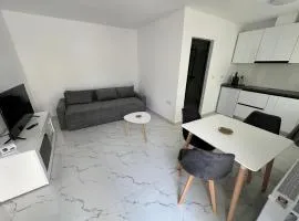 Aparthouse 2