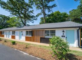 OV Mosaic - Coconut Suite, hotel in North Camellia Acres