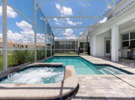 Stunning Home wPrivate Pool, minutes from Disney, Hotel in Davenport
